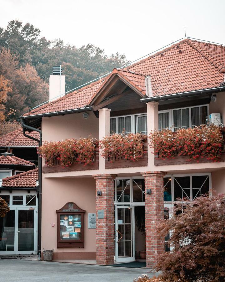 Hotel & Restaurant Se-Mi Veliko Trgovisce Exterior photo